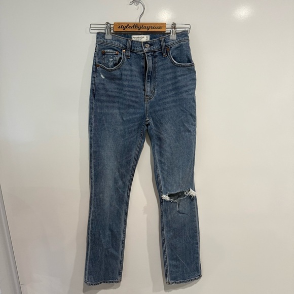 Abercrombie & Fitch Ultra High Rise 90s Slim Straight Jean - Picture 2 of 7